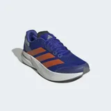 Championes de running Adidas modelo Duramo Speed 2, color azul con las icónicas tres tiras en naranja. Presentan una parte superior de malla técnica transpirable, amortiguación Lightstrike para mayor rendimiento y suela de TPU que ofrece tracción en diversas superficies.