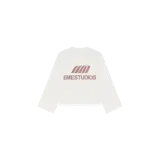 Remera de manga larga color blanco marfil con estampado frontal en tono marrón que incluye el logo y la inscripción "EMESTUDIOS".