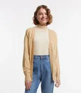 Cardigan de punto básico, con mangas largas y sisa desplazada. Presenta un diseño abierto sin botones, confeccionado en un tejido de punto ligero y versátil.