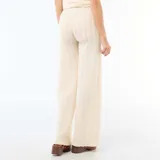 Pantalón de maternidad de punto con diseño de rayas sutiles en color blanco, corte recto y holgado, ideal para la comodidad durante el embarazo.