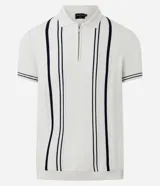 Camisa polo de punto color crema con rayas verticales azul marino, cierre de cremallera, cuello polo y mangas cortas con ribete a juego. Corte slim fit.