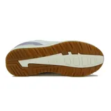 Championes deportivos Diadora modelo Vinfa, predominantemente blancos, con paneles de gamuza en tonos pastel: lila, menta y rosa pálido. Tienen cordones blancos y suela de goma color caramelo.