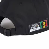 Gorra Adidas de la Federación de Fútbol de Jamaica, modelo color negro con visera curva, bordado frontal del escudo oficial en tonos verde y amarillo, y pequeño logo lateral tricolor.