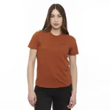 Remera color ladrillo de algodón, corte clásico, con cuello redondo y logo Wrangler bordado en el pecho. Manga corta.