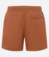 Bermuda de playa para hombre, confeccionada en algodón con textura, cuenta con cintura elástica y bolsillos laterales.