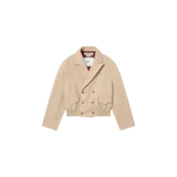 Blazer bomber corto de Eme Studios en color beige, con doble botonadura frontal, solapas de muesca, bolsillos con solapa y cintura elástica fruncida.
