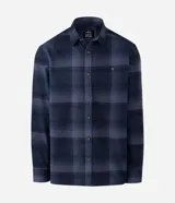 Camisa de manga larga con diseño de cuadros en tonos azul marino y negro. Presenta cuello camisero, cierre frontal con botones y un bolsillo en el pecho con etiqueta de la marca.