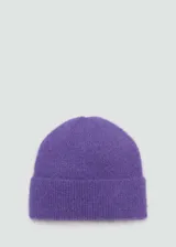 Gorro tipo beanie de tejido de punto con textura suave y borde doblado.