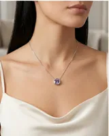 Collar de plata 925 con cadena fina y dije circular tipo punto de luz con circonia central en color violeta.