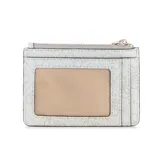 Billetera compacta Guess modelo Laurel II de color blanco, con diseño estampado del monograma de la marca, cierre superior y aplique metálico dorado con el nombre de la marca en el frente.