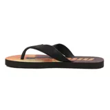 Ojotas (chancletas) con estampa de atardecer tropical en tonos naranjas, amarillos y marrones. Tienen tiras negras con el logo de Mormaii en naranja en una de ellas.