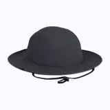 Sombrero de ala ancha color gris oscuro, con cordón ajustable en la barbilla y paneles laterales perforados para ventilación.
