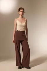 Saco holgado confeccionado en viscosa y lurex, con diseño de manga 3/4 y textura ligera.