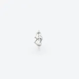 Anillo de plata 925 con diseño de dos corazones entrelazados en la parte superior y banda fina.
