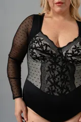 Body negro con aro, confeccionado en lycra, microtul con puntos y puntilla.