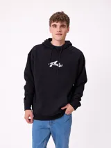 Canguro negro con capucha y cordones ajustables, bolsillo canguro frontal y logo de Rusty estampado en el pecho.