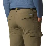 Pantalón cargo Columbia modelo Silver Ridge, color verde militar, de corte recto y con bolsillos laterales con solapa y cierre a presión.