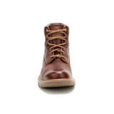 Bota de hombre color marrón jengibre, de cuero encerado en relieve, con cordones marrones y suela de goma.