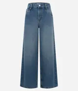 Pantalón de jean estilo wide leg con cintura media, cierre frontal con botón y bolsillos funcionales. Presenta un diseño de corte amplio y recto, con bordado de estrellas en los bolsillos traseros.