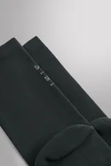 Pack de dos pares de calcetines de entrenamiento Zara Athleticz color violeta, confeccionados en hilatura altamente elástica, con acabado en rib elástico y detalle de jacquard con números en contraste.