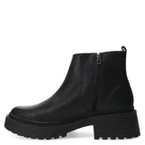 Bota estilo Chelsea de cuero negro con paneles elásticos laterales y suela track de plataforma dentada.