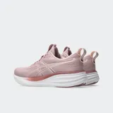 Championes de running Asics modelo Gel Pulse 17, color rosa con detalles en blanco y rosa metalizado. Presentan una capellada de malla técnica transpirable y una entresuela con tecnología FF BLAST y GEL para mayor amortiguación.