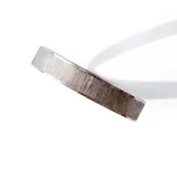 Esclava rígida de plata 925 con acabado satinado y diseño de cinta ancha.