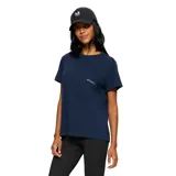 Remera de corte holgado color azul marino, con cuello redondo, mangas cortas y un bolsillo frontal en el lado izquierdo que incluye el logo de la marca bordado.