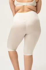 Calza biker modeladora confeccionada en lycra negra.