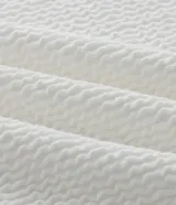 Musculosa negra de corte regular con textura de punto y escote redondo (canoa).