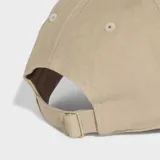 Gorro de béisbol Adidas Adicolor Classic Trifolio, color beige con el logotipo del trifolio bordado en la parte frontal y visera precurvada.