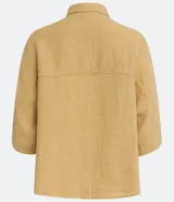 Camisa de viscosa color mostaza, de manga corta, con cuello camisero y cierre frontal con botones.