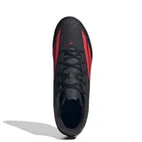 Championes de fútbol Adidas modelo F50 Club, color negro con detalles en rojo vibrante. Presentan un diseño aerodinámico con cordones y textura en la superficie para un mejor control del balón.