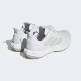 Championes de entrenamiento Adidas Rapidmove, color blanco con detalles en gris claro, diseñados para movimientos dinámicos y multidireccionales. Presentan una parte superior de punto transpirable, entresuela de EVA para soporte y un sistema de torsión asimétrico.