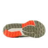 Championes New Balance DynaSoft Nitrel v6 para dama, color beige con detalles en gris y naranja.