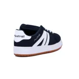 Championes de estilo urbano y skate Austral modelo Gravity para mujer, color azul marino con diseño acolchado, cordones blancos y suela de goma marrón con entresuela blanca.