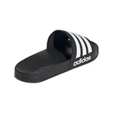 Chancletas Adidas Adilette Shower unisex, color negro con tres tiras blancas.