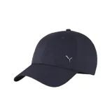 Gorra tipo baseball Puma de color negro, con diseño clásico de seis paneles y visera curva. Presenta un pequeño logo metálico de la marca en el frente.
