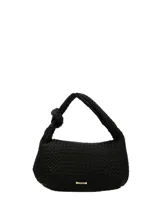 Cartera tipo hobo de Hush Puppies en color negro, confeccionada con diseño trenzado. Presenta un asa única con detalle de nudo lateral y placa metálica pequeña con el logo de la marca en la parte inferior frontal.
