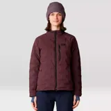 Campera de plumas color borgoña, con cierre frontal, bolsillos laterales con cierre y logo de la marca en el pecho. Ideal para escalada, senderismo, viajes y camping.