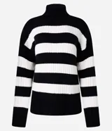 Suéter de punto pesado con cuello alto y mangas largas, presenta un diseño de rayas horizontales en color crema y marrón con textura acanalada.