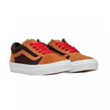 Championes Vans Old Skool de gamuza en tonos marrón y naranja, con la icónica banda lateral en cuero, cordones rojos y suela de goma blanca.