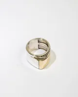 Anillo de plata 925 con dublé de oro y circonias blancas.