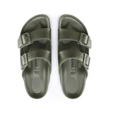 Sandalias Birkenstock Arizona Eva, color verde militar, con doble tira y hebillas ajustables.