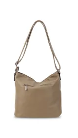 Cartera bandolera color marrón con detalles en gamuza. Tiene correa regulable, cierre metálico frontal y trasero, y división interna.