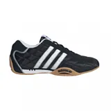 Championes adidas modelo Adi Racer Lo, de diseño inspirado en el automovilismo. Presentan una capellada de color negro con costuras acolchadas en forma de diamante, las icónicas tres tiras laterales en blanco y suela de goma color caramelo con detalle de logo en el arco.