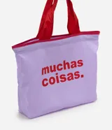 Cartera plegable Renner, color lila con asas y detalles en rojo, estampado frontal con el texto "muchas coisas.".