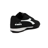 Championes de fútbol Diadora Striker TF, color negro con detalles en blanco.