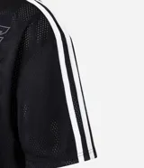 Camisa deportiva de estilo béisbol confeccionada en tejido mesh negro. Presenta cuello en V, cierre frontal con botones a presión, mangas cortas con franjas laterales blancas y bordado con la palabra Breaker y el número 96 en el frente.