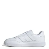 Championes Adidas Courtblock de estilo urbano, confeccionados en material sintético imitación cuero de color blanco. Presentan el diseño clásico de las tres tiras laterales, cierre con cordones y suela de goma resistente.